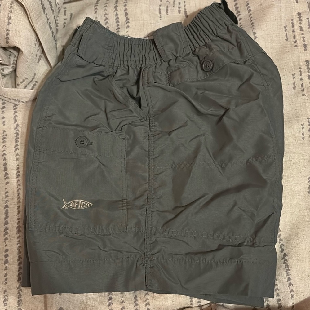 Men’s size 28 Grey Aftco “fishing” shorts